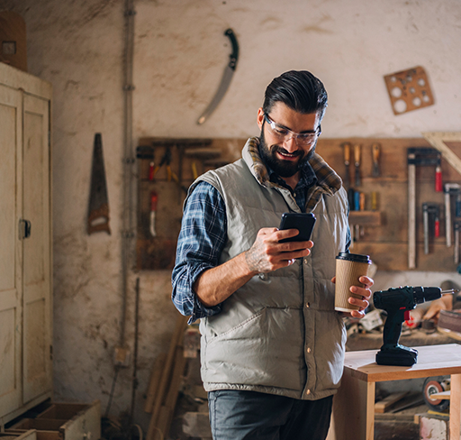 weekly-market-update-17-01-2025-man-holding-phone-and-coffee