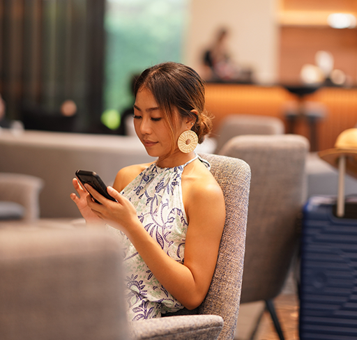 weekly-market-update-24012025-woman-with-phone