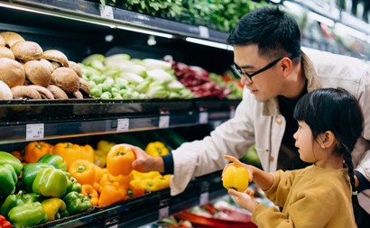 Dad daughter selecting vegetables