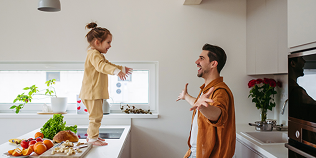father-daughter-arms-wide-AMP